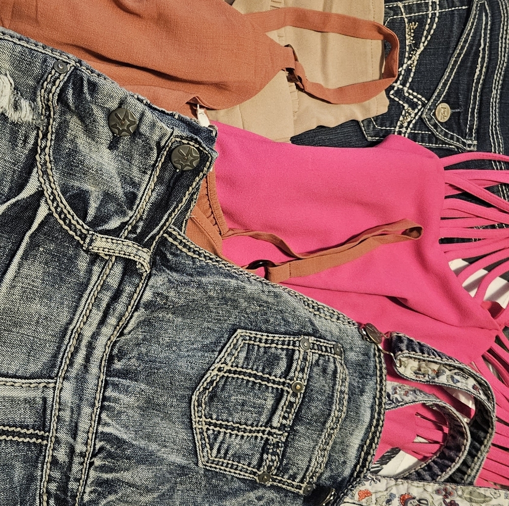 Lot of junior girls clothing!